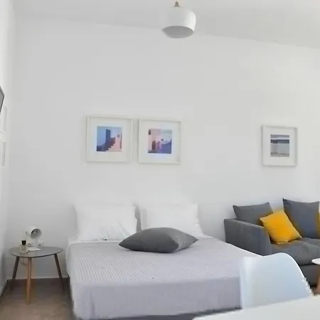 Mary Jo's * Naxos City