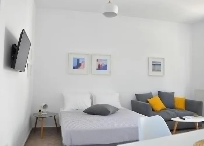 Mary Jo's * Naxos City